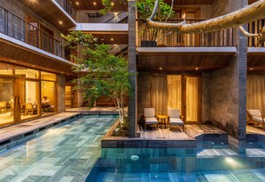 室外游泳池