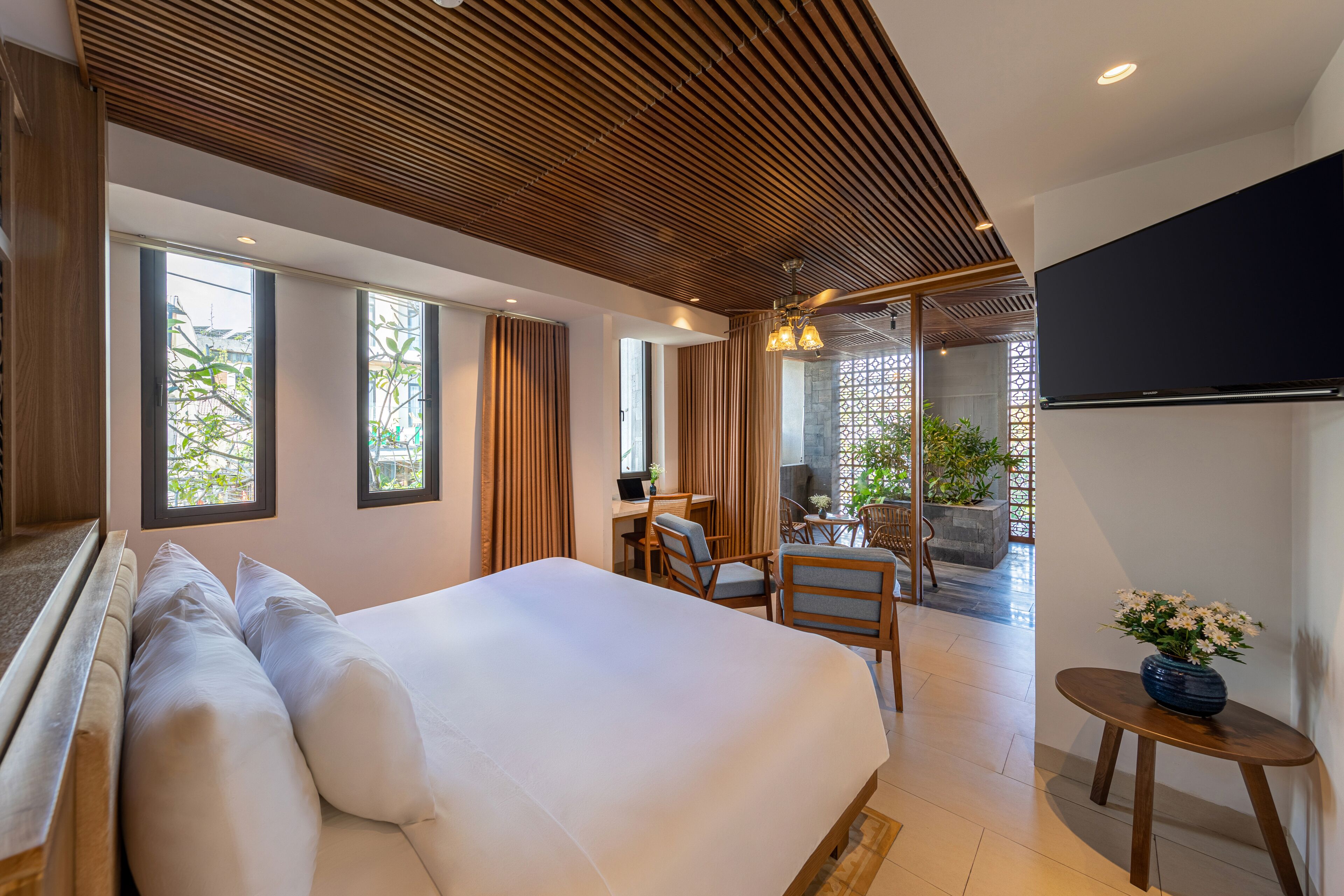 Estudio Deluxe, balcón, vistas a la ciudad (Garden View) | Servicio de la habitación