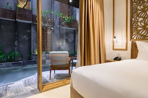 Premium bedding, in-room safe, individually decorated, desk - Daisy Boutique Hotel & Apartment (Da Nang)