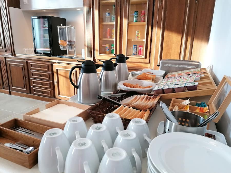 Daily buffet breakfast for a fee