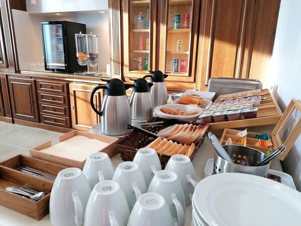 Daily buffet breakfast (EUR 9.00 per person)