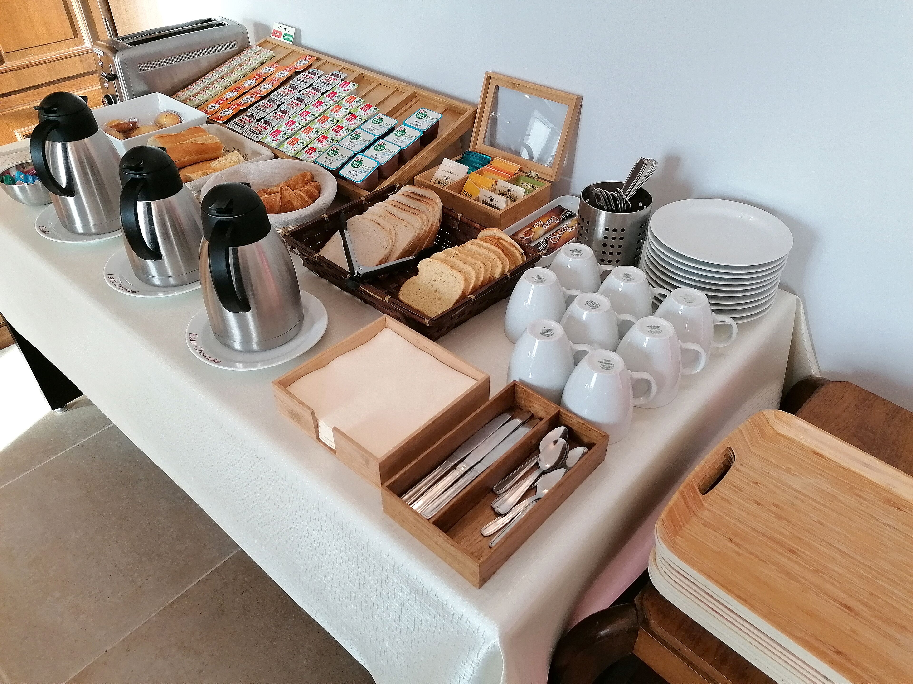 Petit déjeuner buffet servi tous les jours en supplément