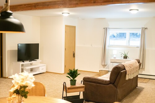 Comfortable Duplex in Nature - Minutes to Town