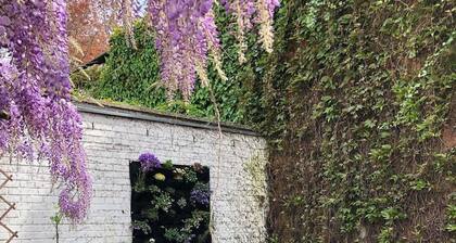 La chambre haute, grenier pour les lecteurs et les joueurs
