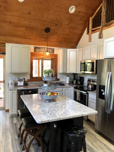 The Fabulous BlackHawk Log Cabin
Family and Pet - friendly