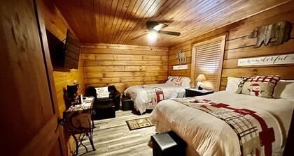 The Fabulous BlackHawk Log Cabin
Family and Pet - friendly