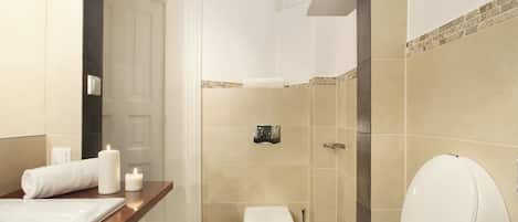 A bathroom with a bathtub, toilet, and shower.