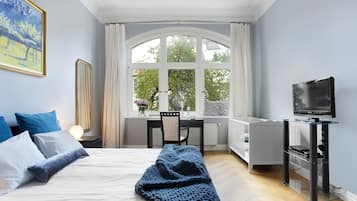 Apartment | 2 bedrooms, desk, iron/ironing board, bed sheets