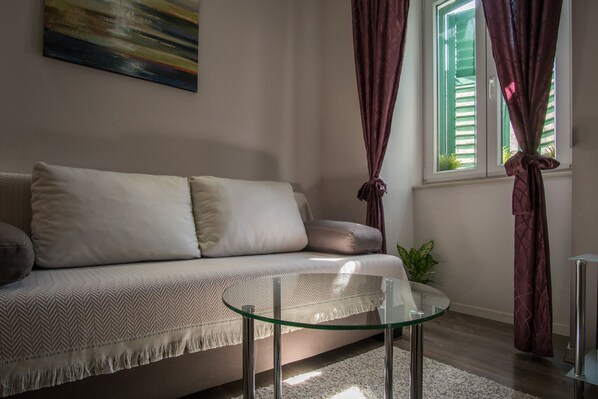 Comfort Room | In-room safe, individually decorated, individually furnished, desk - JR Luxury Guesthouse (Split)