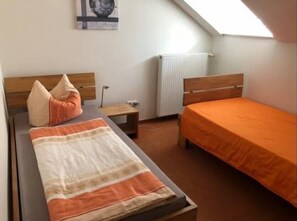 Hypo-allergenic bedding, down comforters, individually decorated - Gasthof's Gräbele (Tuebingen)