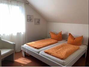 Hypo-allergenic bedding, down comforters, individually decorated - Gasthof's Gräbele (Tuebingen)