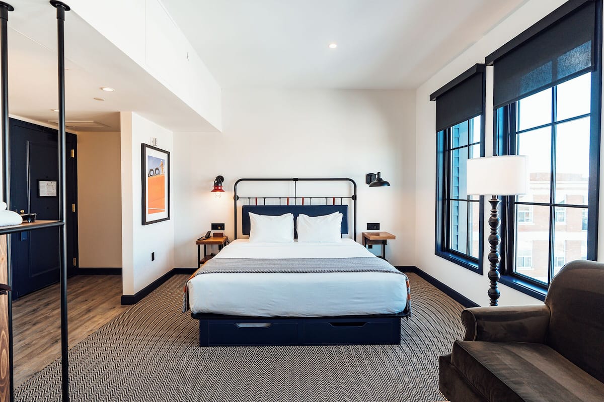 Room, 1 King Bed, Mobility Accessible