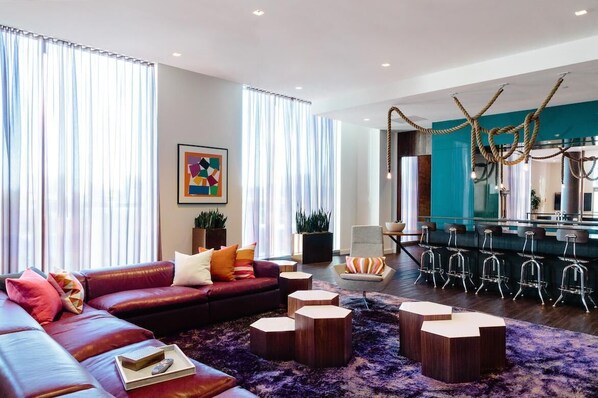 Lobby lounge - Luxurious 1bd/1ba Penthouse in Fenway - 1T (Boston)