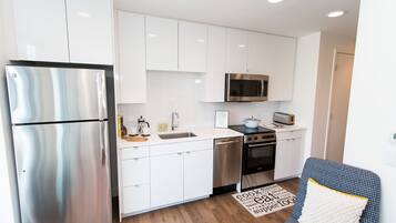 Apartment (1 Bedroom) | Private kitchen | Paper towels