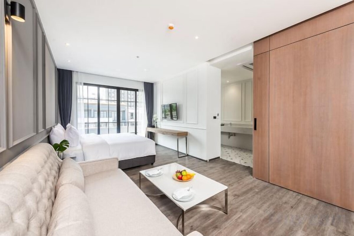 Premium bedding, minibar (some free items), in-room safe, desk