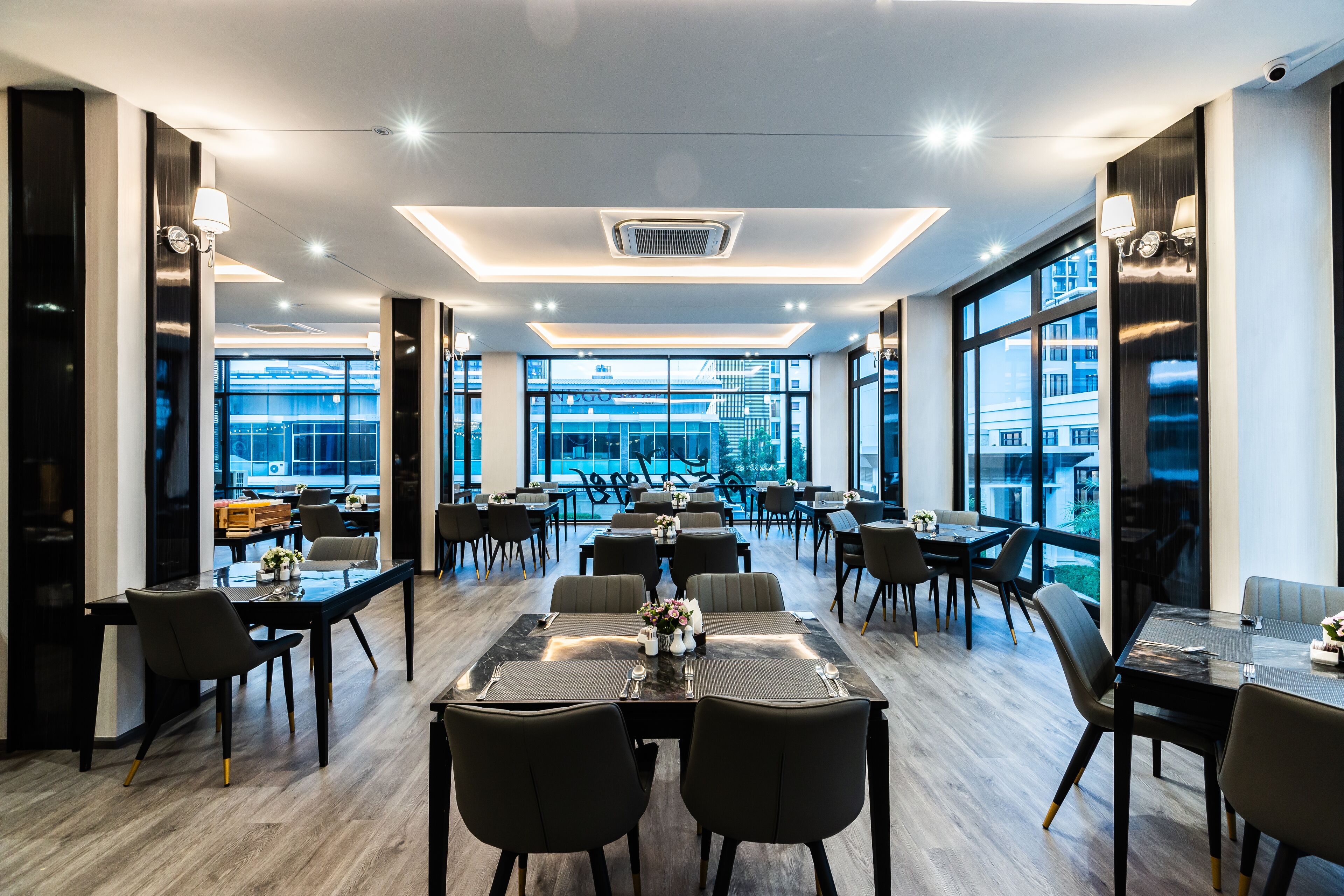 breakfast, lunch, dinner served; thai cuisine