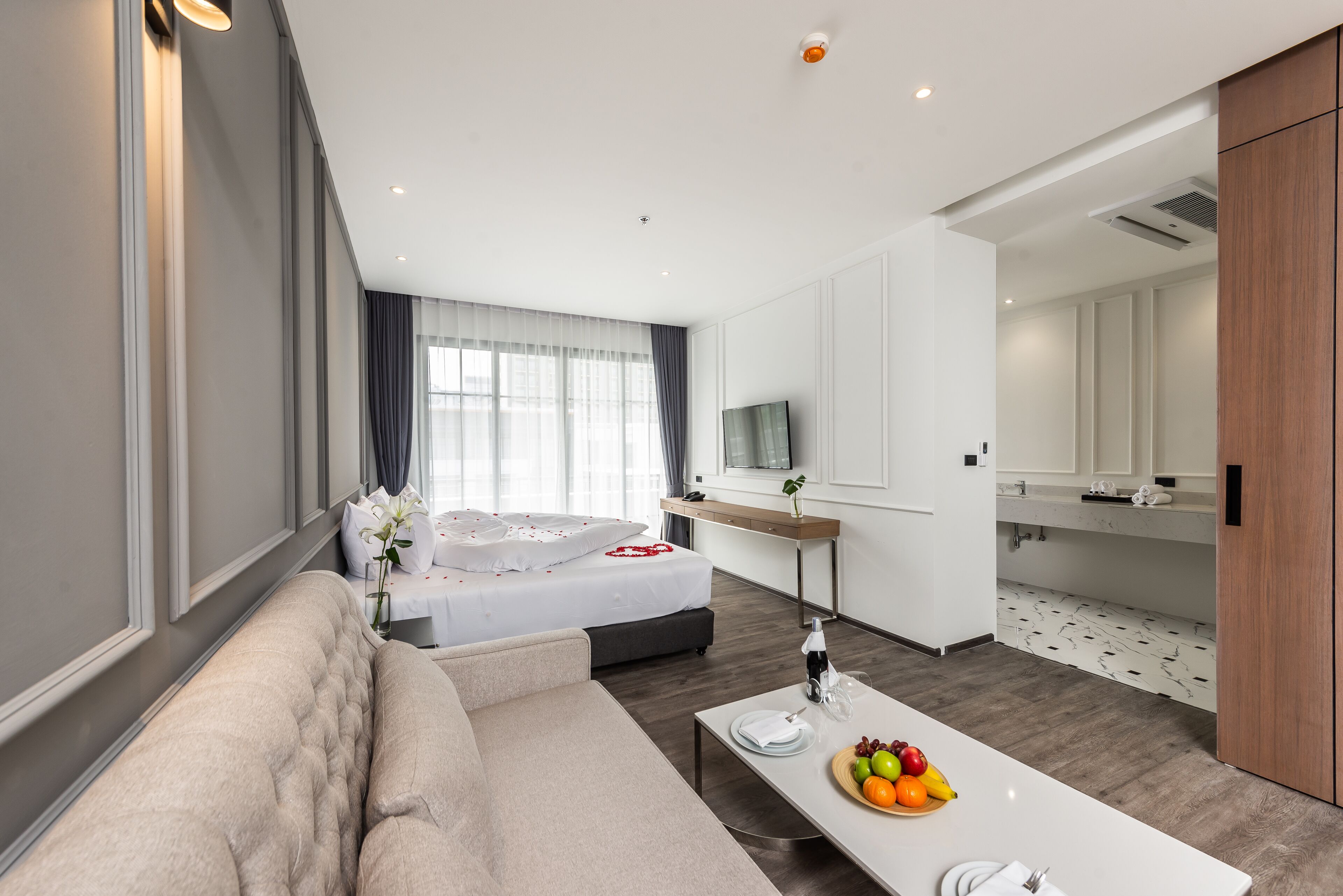 honeymoon suite | 1 bedroom, premium bedding, free minibar items, in-room safe