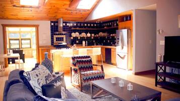 House (3 Bedrooms) | Living room