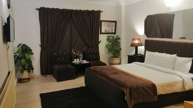 Soundproofing, free WiFi - Days Inn Murree (Murree)