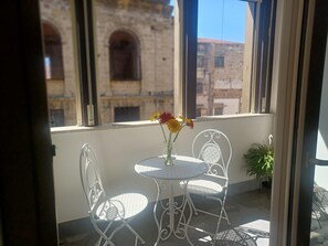 Suíte, sacada | Terraço/pátio