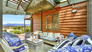 Terrace/patio - Silver Springs Estate 4br house + 6br house with Wifi, Pool. Fireplace, Views, Olives and Space (Rothbury)