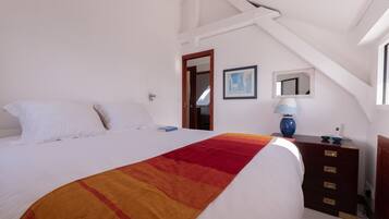 4 soverom, strykejern/-brett, reiseseng for barn og wi-fi (inkludert)