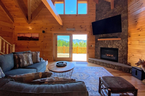 TV, fireplace, stereo
