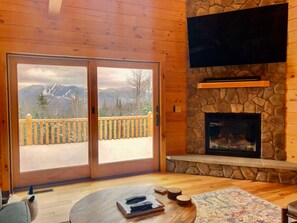 Interior - UV Log home w/ stunning views, hot tub! Minutes to attractions. Fireplace, Pool Table, AC, dogs ok! (Bethlehem)
