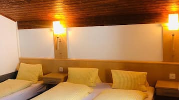 Economy-Dreibettzimmer | Schreibtisch, Bügeleisen/Bügelbrett, kostenloses WLAN