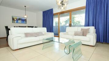 Departamento | Área de sala de estar | Televisión de pantalla plana