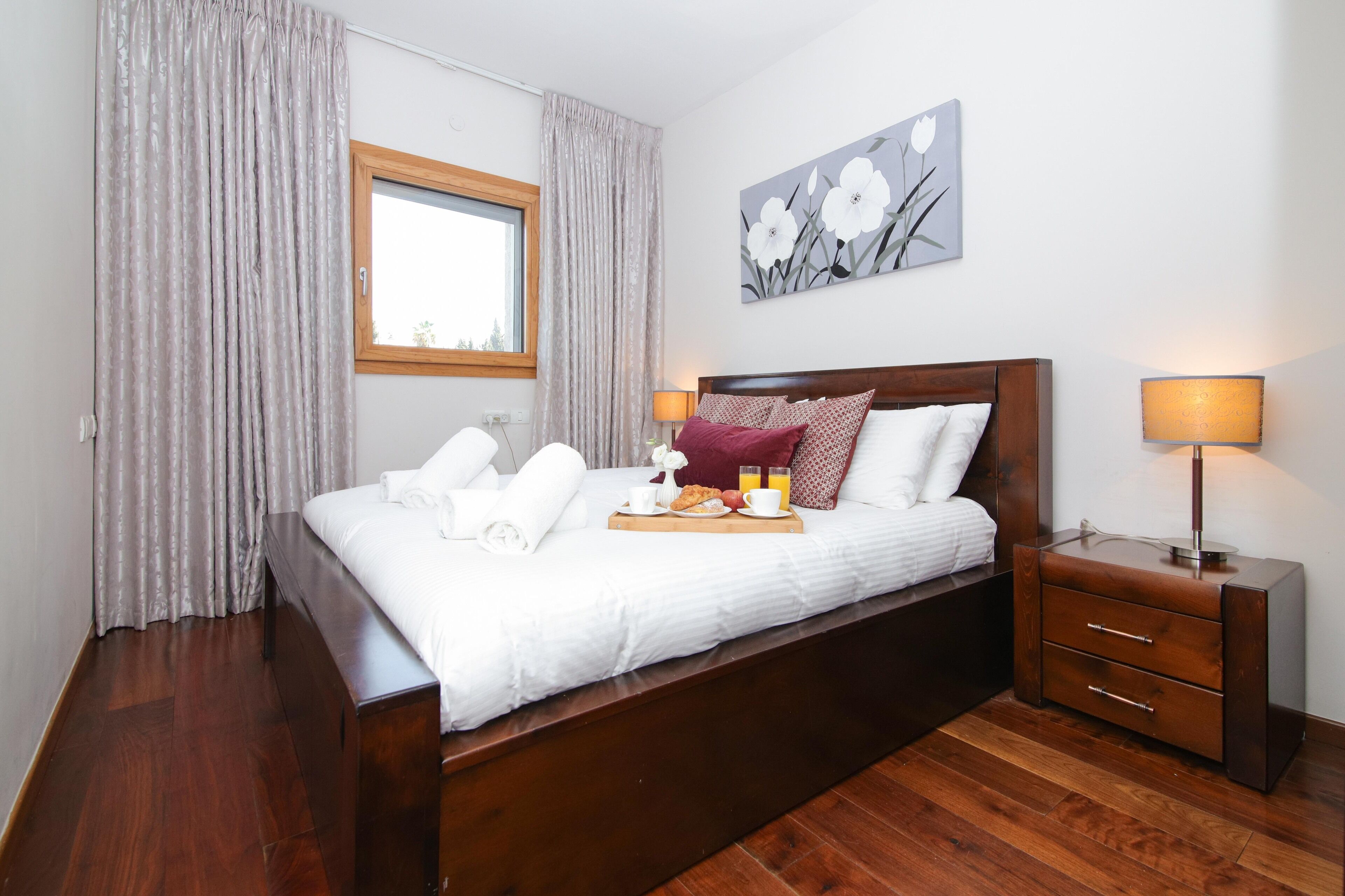 4 bedrooms, in-room safe, iron/ironing board, free WiFi