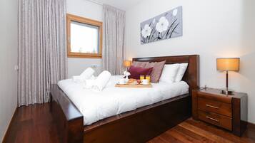 4 bedrooms, in-room safe, iron/ironing board, free WiFi