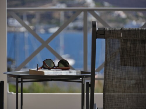 Galini Rooms & Apartments Syros