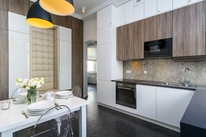Apartment | Private kitchen | Fridge, microwave, oven, stovetop - Elite Apartments Sopot Zacisze (Gdansk)