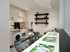 Appartamento, 1 camera da letto (Holiday Apartment in Sori) | Cucina privata | Frigorifero con congelatore, forno, piano cottura, lavastoviglie