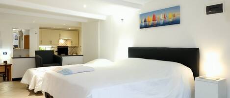 Apartment, 1 Bedroom (Holiday Apartment in Sori) | 1 bedroom, individually decorated, individually furnished, desk