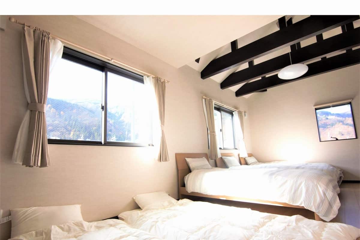 Blackout drapes, WiFi (free), bed sheets