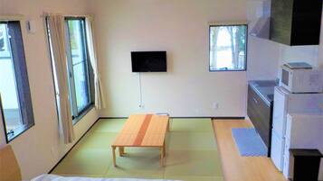 Rumah (Building H) | Area keluarga | TV layar datar