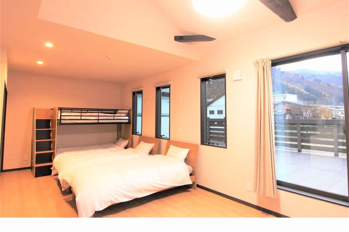 Blackout drapes, WiFi (free), bed sheets