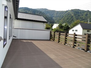 Building H | Balcony
