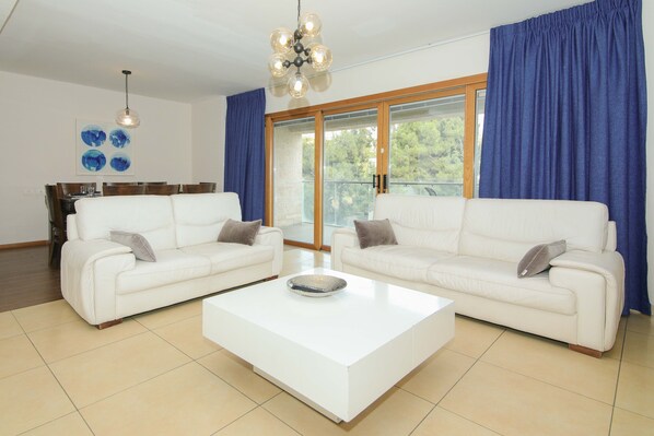 Huoneisto | Oleskelualue | Taulutelevisio