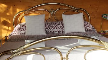 Cabin (Tai) | Living area | TV