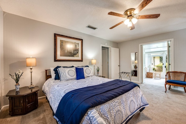 Owner's Suite with Queen Size Bed