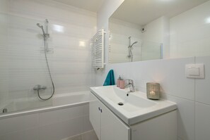 Apartment | Bathroom - Elite Apartments Business&relax with garden (Gdansk)