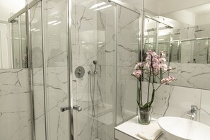Douche, bidet