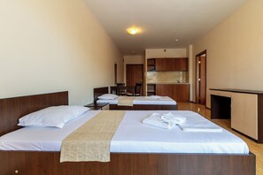Family Room, 2 Bedrooms | Desk, laptop workspace, blackout drapes, soundproofing - Midia Family Resort (Pomorie)