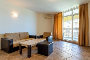 Superior Double Room | Living area - Midia Family Resort (Pomorie)
