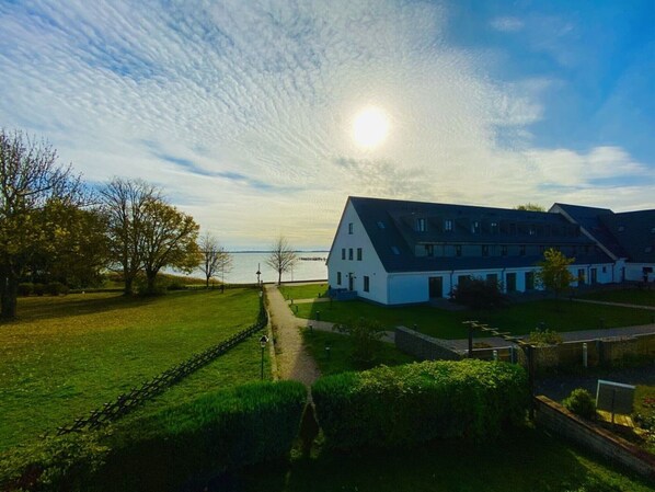 Exterior - The sound of the sea ... Apartment 2-directly on the beach (Dranske)