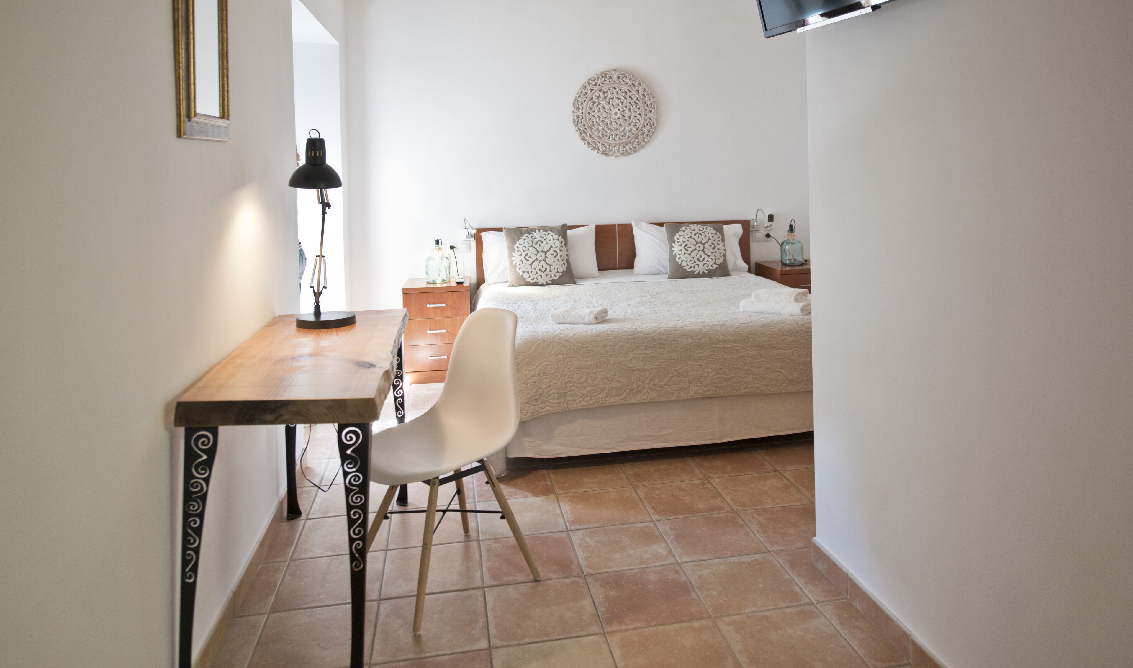 deluxe double room, 1 bedroom, non smoking | 1 bedroom, down duvets, memory-foam beds, individually furnished