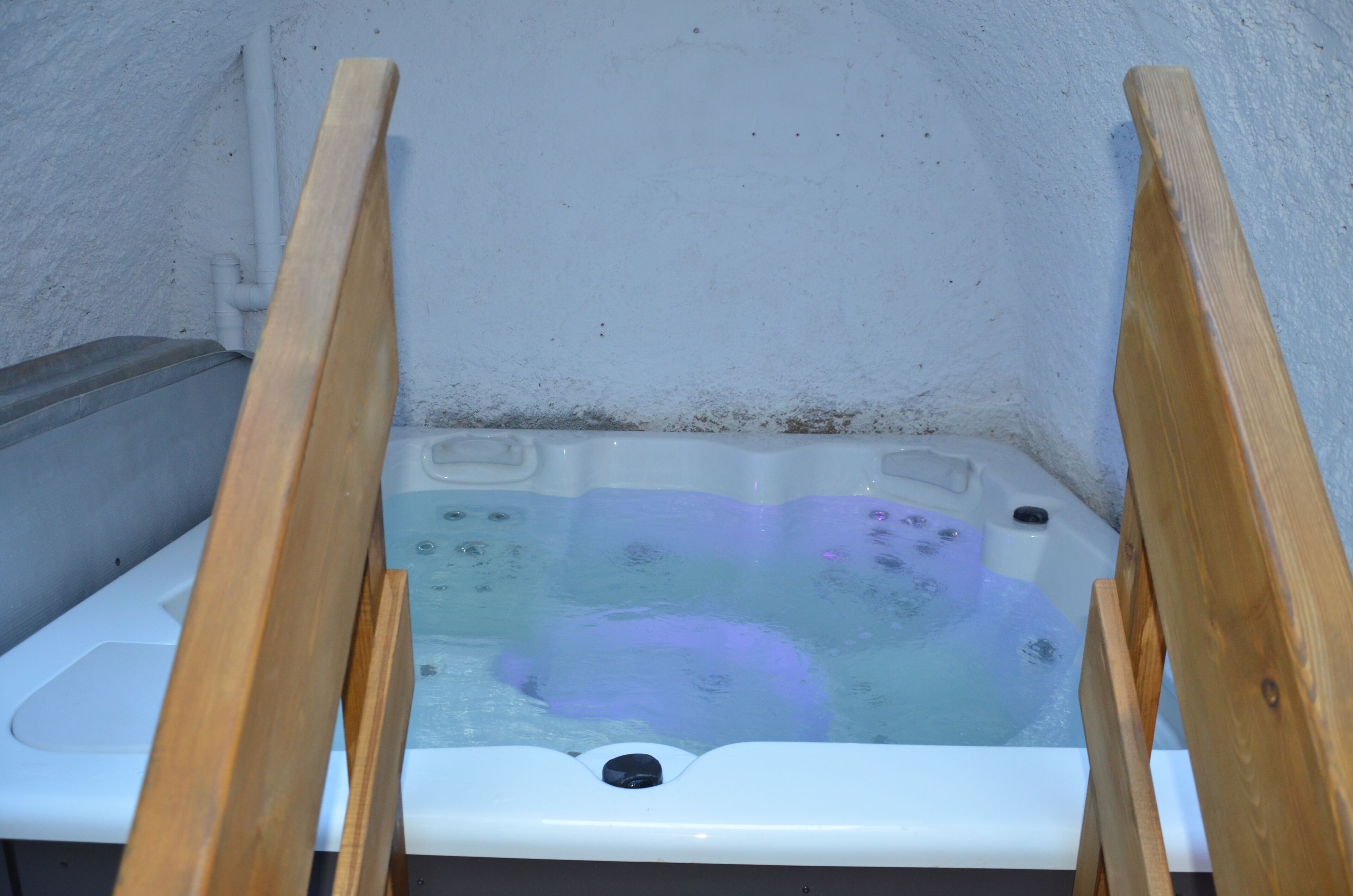 sauna, hot tub, deep-tissue massages, prenatal massages, sports massages